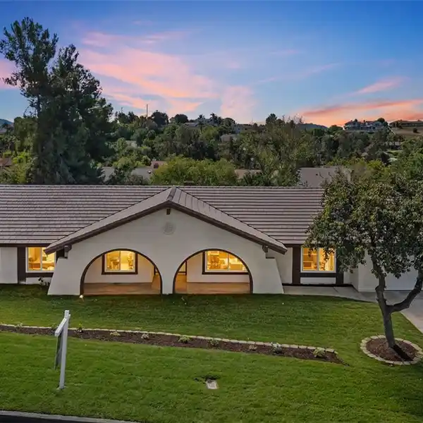 FULLY REMODELED MEADOWVIEW MASTERPIECE