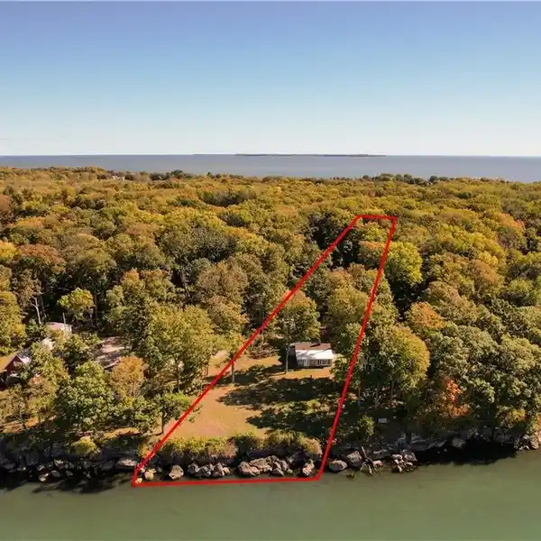 WATERFRONT ESCAPE WITH EXPANSIVE SUNSET VIEWS