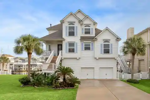 Beautiful Canal-front Home in Laffite’s Cove