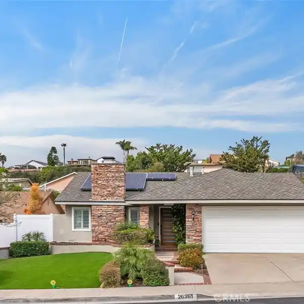 SINGLE-LEVEL HOME ON A LARGE PRIVATE LOT