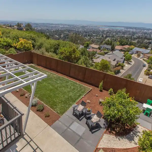 MODERN MID-CENTURY HOME WITH BAY VIEWS