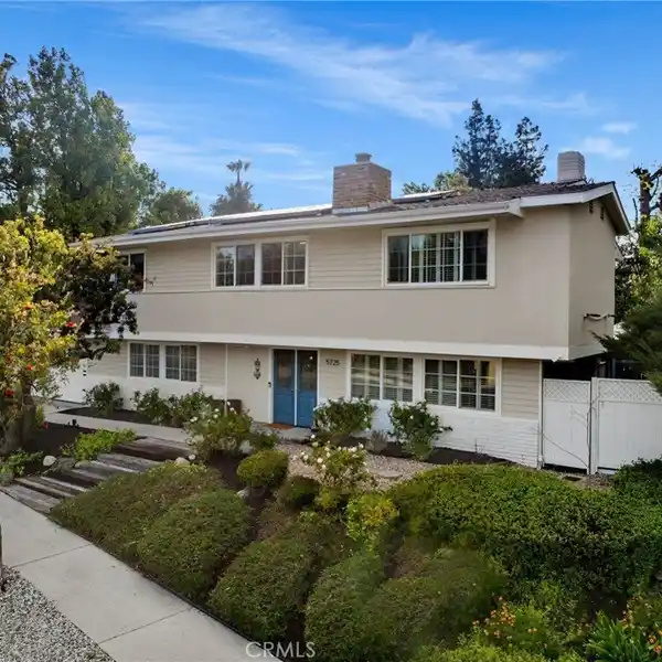 REMODELED WOODLAND HILLS POOL HOME