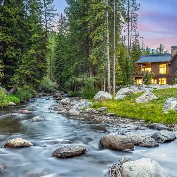 SPECTACULAR PRIVATE RESIDENCE