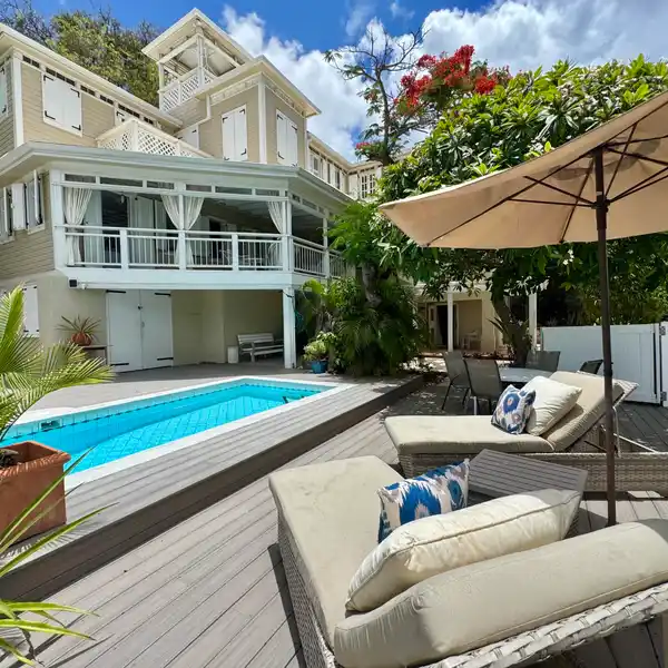 HISTORIC RETREAT WITH SWEEPING HARBOR VIEWS