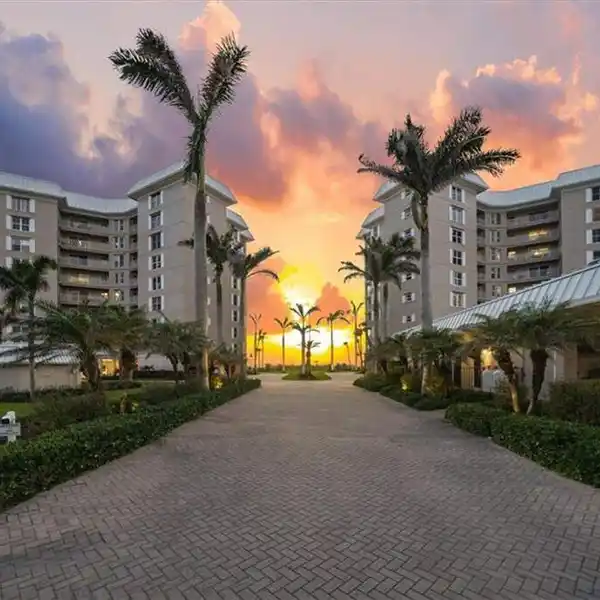 FULLY REMODELED CONDOMINIUM AT WESTGATE