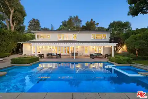 Timeless Traditional in Royal Oaks