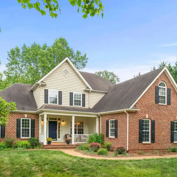 EXPANSIVE RETREAT ON 2.7 PRIVATE ACRES