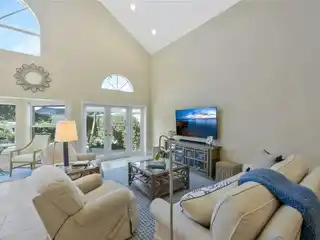 Bright and Cheery Home in Villa Lantana