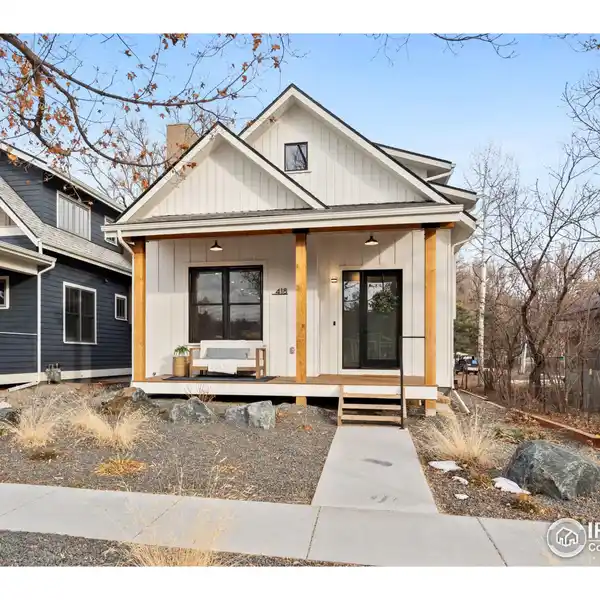 MODERN FARMHOUSE DESIGN WITH CLASSIC CHARM