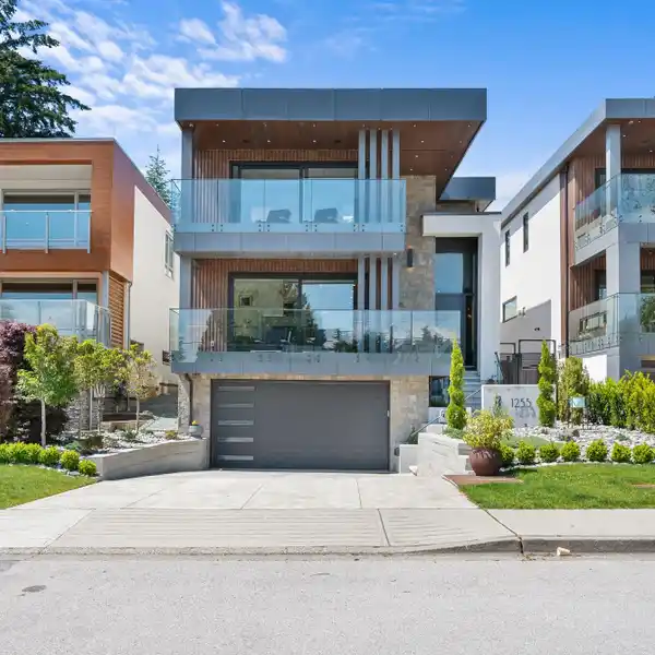 ARCHITECTURAL GEM WITH LUXURY FINISHES