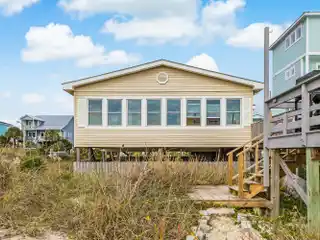 Adorable Oceanfront Cottage