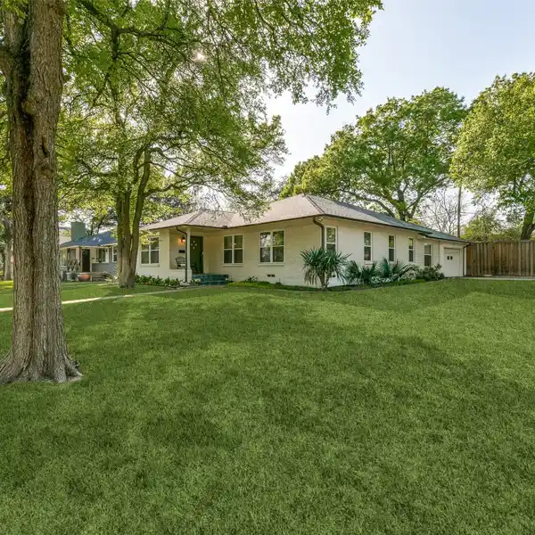 BEAUTIFULLY REMODELED RANCH IN THE HEART OF LAKEWOOD