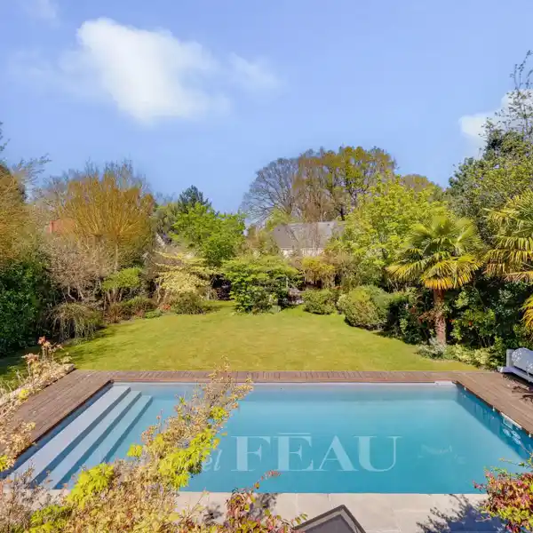 SERENE PROPERTY WITH POOL