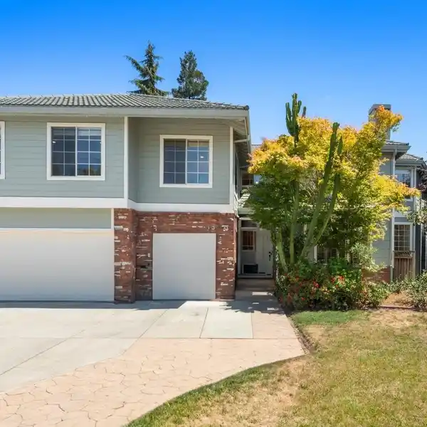 SPACIOUS AND VERSATILE HOME WITH A PRIVATE TOWNHOUSE-STYLE UNIT