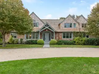Beautifully Appointed Five Bedroom Rental Home