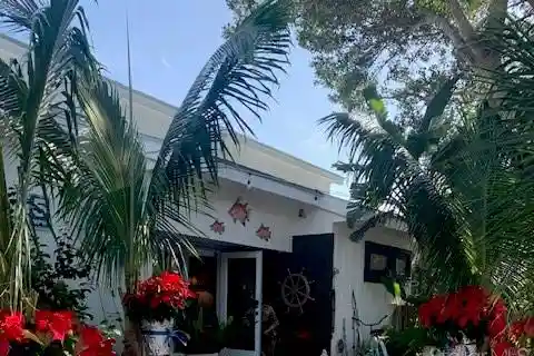 350-Foot Waterfront Retreat with Guest House