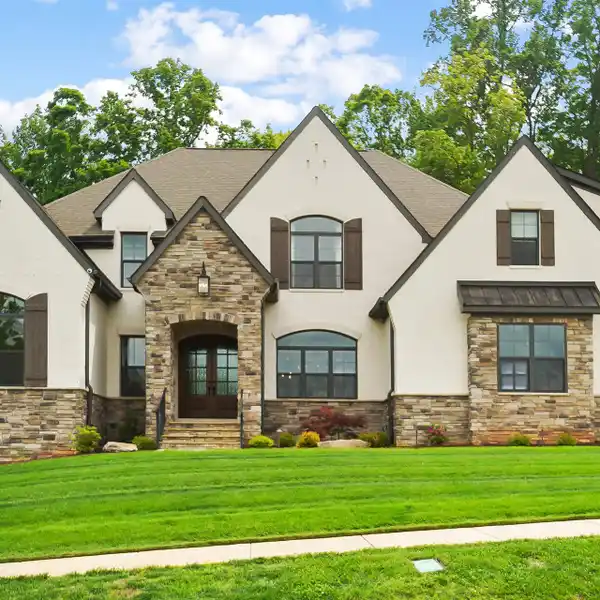 CUSTOMER BUILT LUXURIOUS HOME