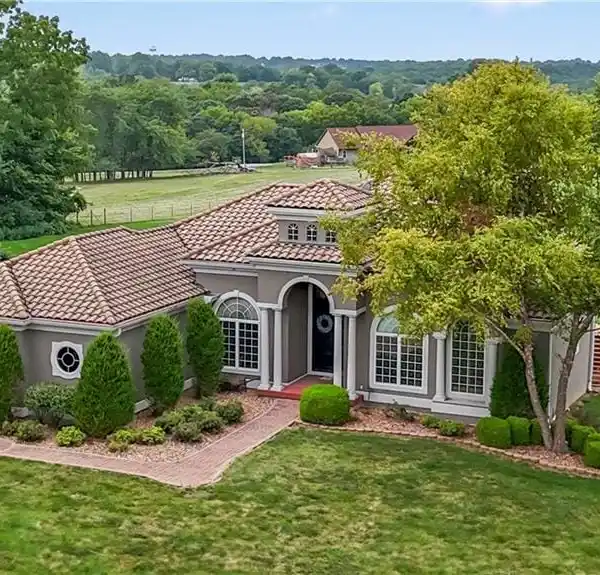 LUXURY TUSCAN ESTATE ON FIVE ACRES