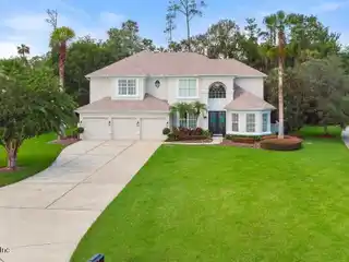 Luxury Marsh Harbor Estate Near the Beach