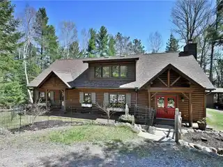 Serene Lakefront Living with Entertainer’s Deck