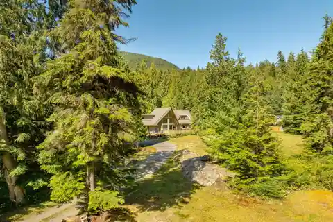 Live a Dream Rural Lifestyle on 3.24 Flat Acres