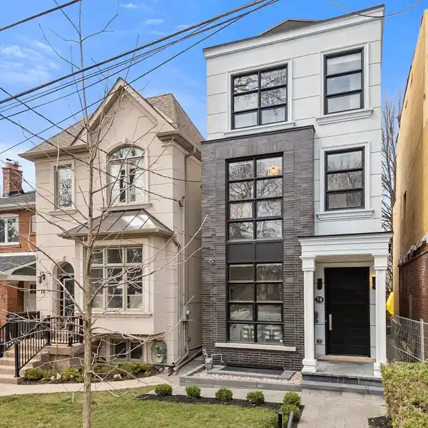 LUXURY LIVING IN LAWRENCE PARK NORTH