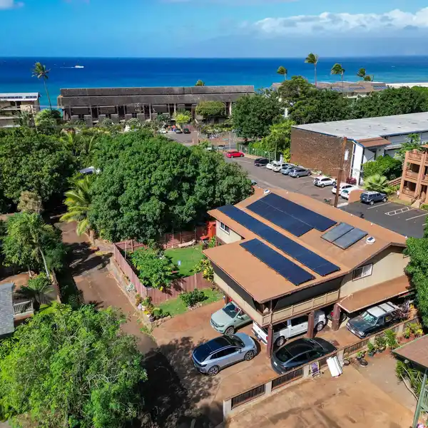 TROPICAL OASIS IN PRIME LOCATION