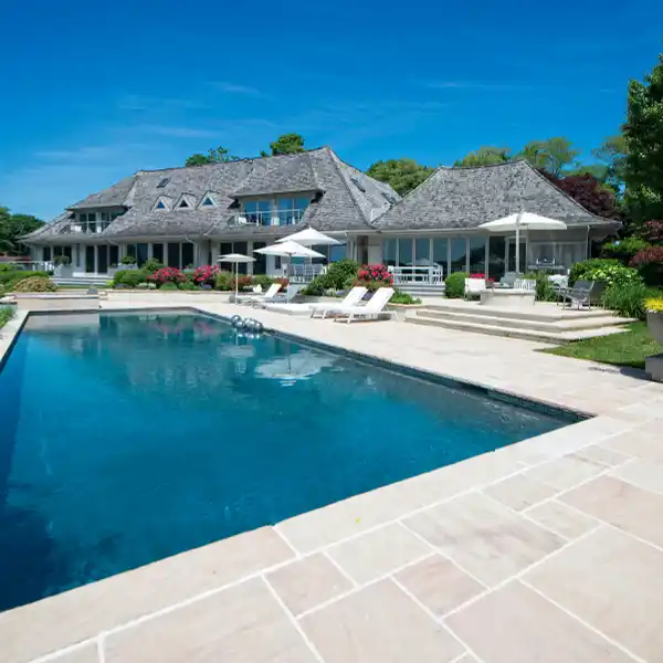 CUSTOM-BUILT MODERN ESTATE WITH PANORAMIC VIEWS