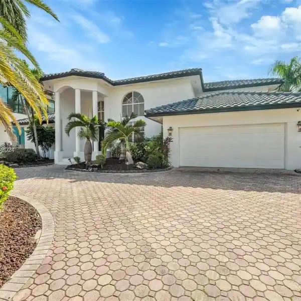 FIVE BEDROOM WATERFRONT HOME IN PRESTIGIOUS EASTERN SHORES