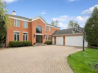 Sophisticated Living in Coveted District 27