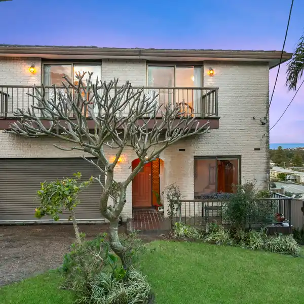 SUBSTANTIAL RESIDENCE WITH SWEEPING VIEWS