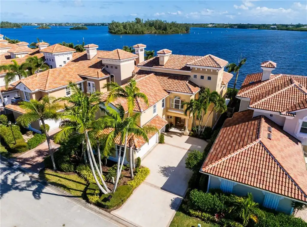 Fabulous Grand Harbor Direct Riverfront Home