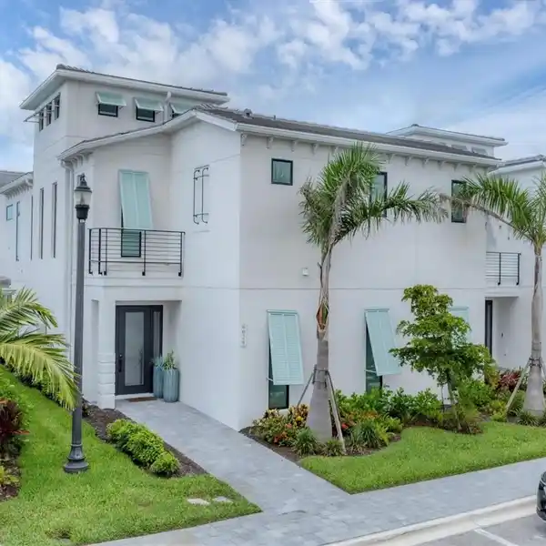 TURNKEY STUNNER IN AQUA LAGOON