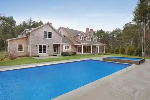 Elegant Traditional Residence