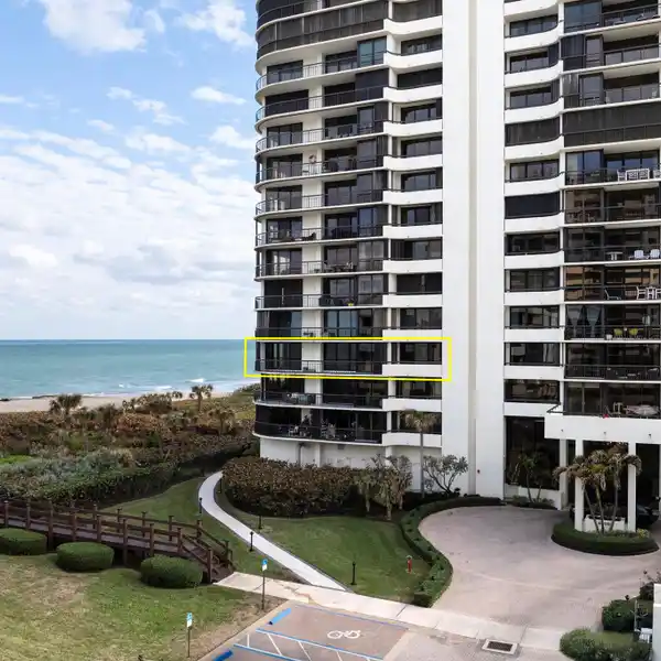 NEWLY RENOVATED HIGH-END DIRECT OCEANFRONT CORNER RESIDENCE