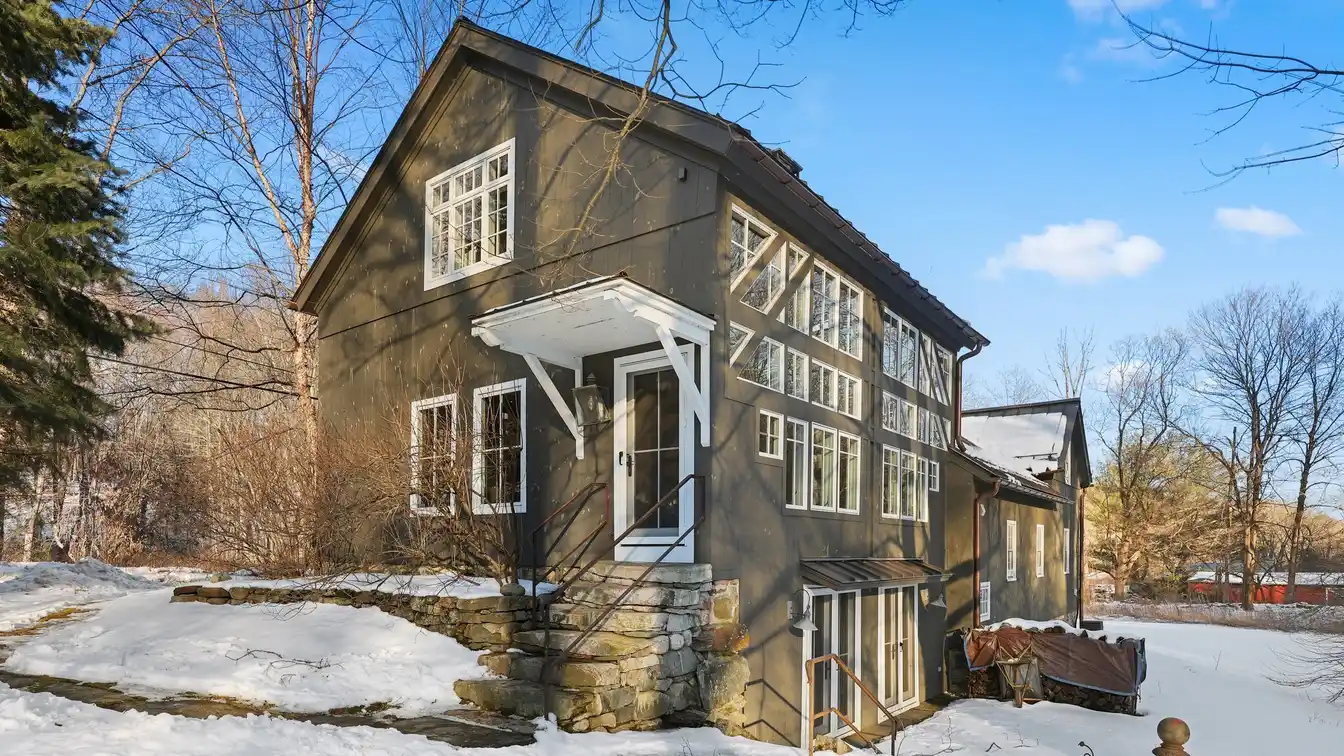 Renovated Antique Home with Luxury Amenities