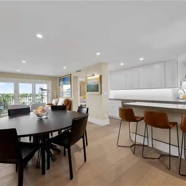 COMPLETELY RENOVATED LUXURY PENTHOUSE
