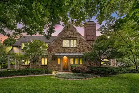 Beautifully Updated Estate Cottage