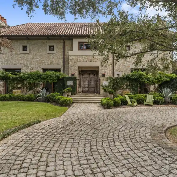 DOLIVER DRIVE ESTATE WITH TIMELESS TUSCAN ELEGANCE AND MODERN LUXURY