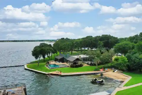 Your Private Lakefront Paradise Awaits