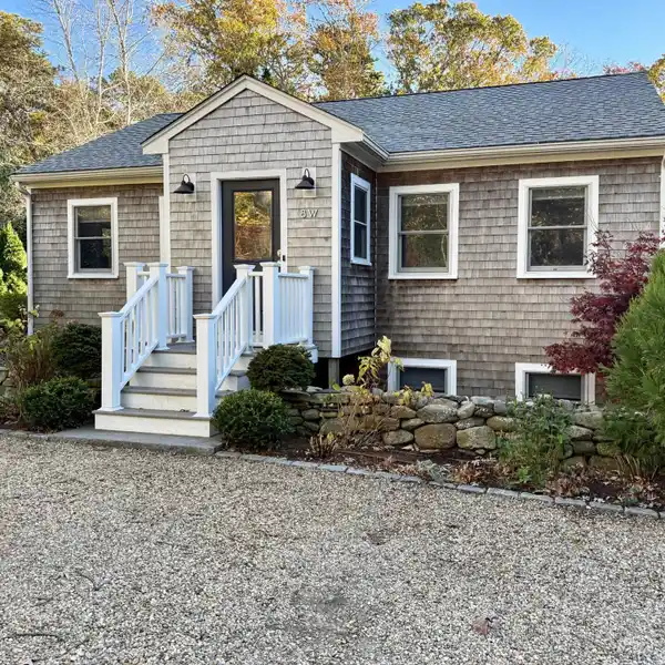 ELEGANT HOME WITH LUSH GARDENS AND VERSATILE DESIGN