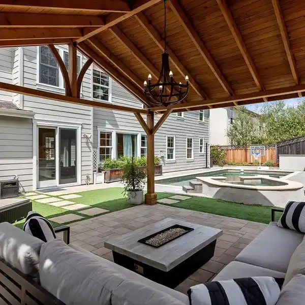 COMFORT AND ELEGANCE IN POINTE MARIN