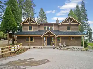 Stunning Lakefront Estate