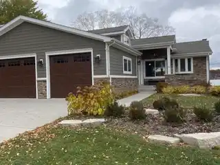 Stunning Lakefront Ranch in Lakes of Four Seasons