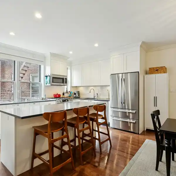 STUNNING RESIDENCE OVERLOOKING HISTORIC FOUNTAINS