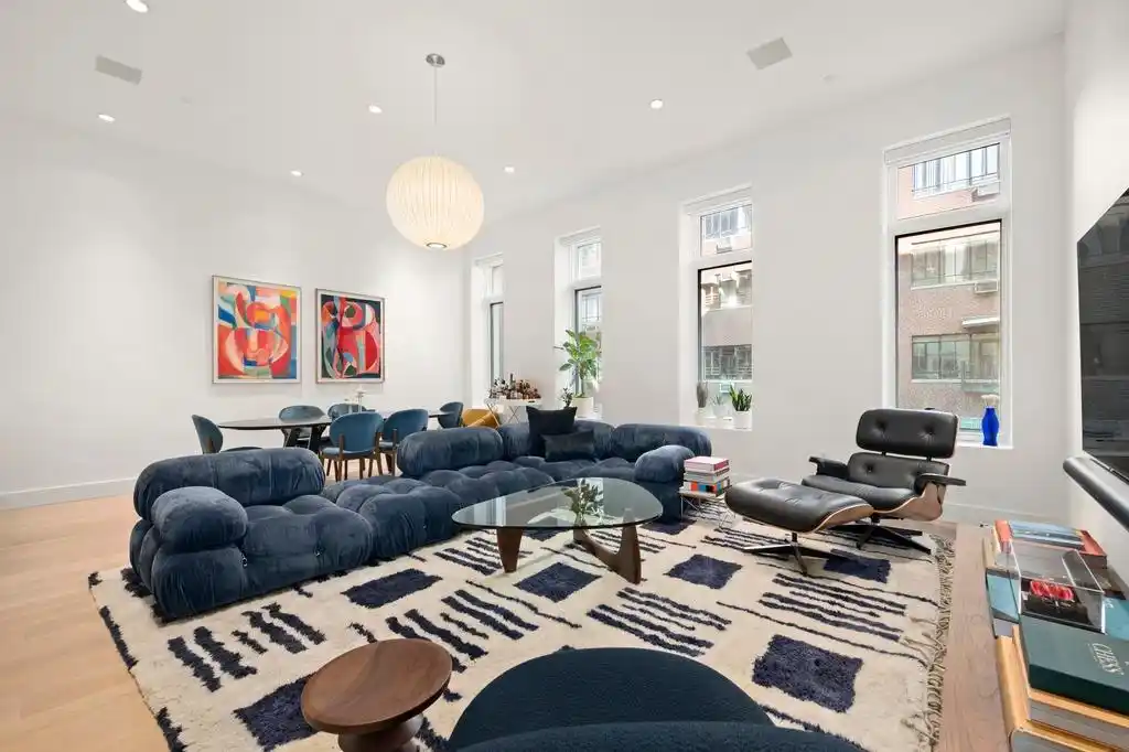 Spectacularly Refreshed Full-floor Tribeca Residence