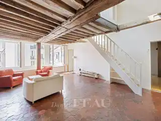 Charming Loft-Like Courtyard Apartment