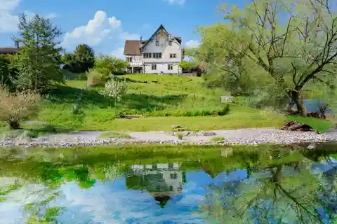 Riverside Château with Private Access to the Rhine