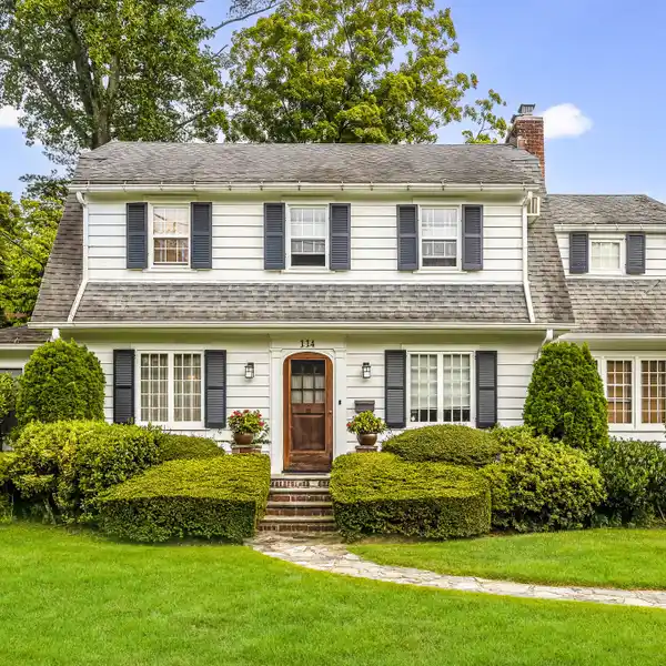 DELIGHTFUL COLONIAL HOME WITH COMFORTABLE LIVING SPACES