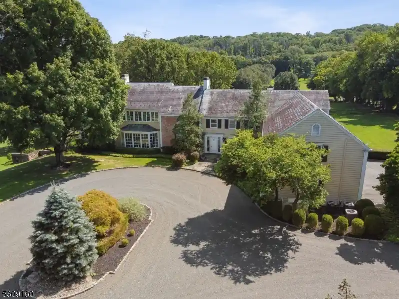 20-acre Equestrian Estate in Roxiticus Valley